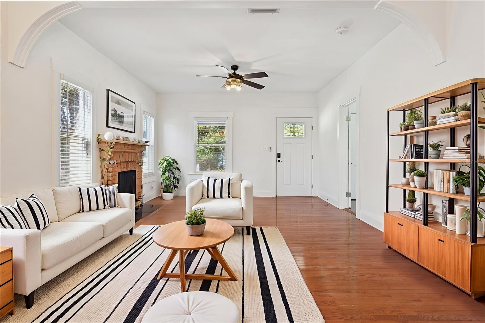 Image 7 of 48 For 204 Floribraska Avenue