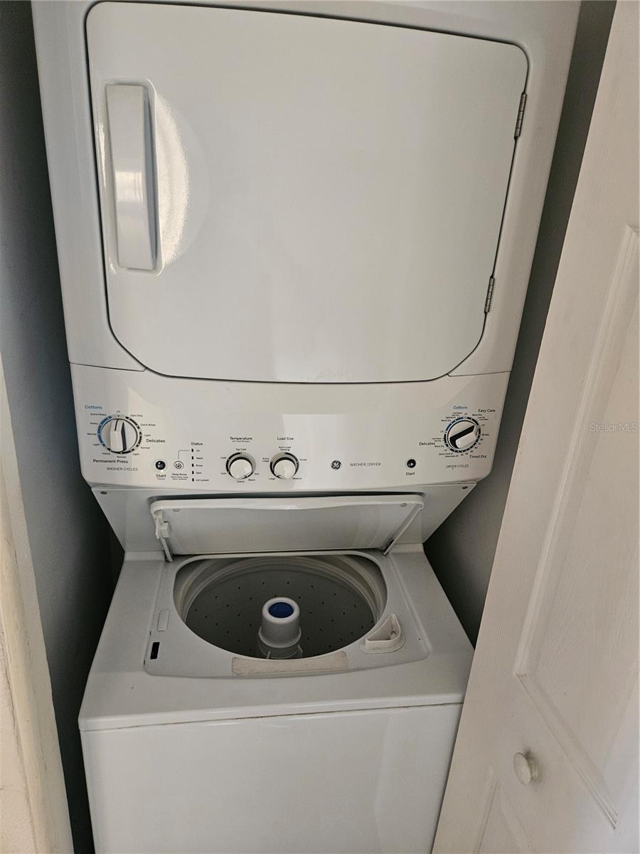 Image 20 of 24 For 402 Kensington Lake Circle