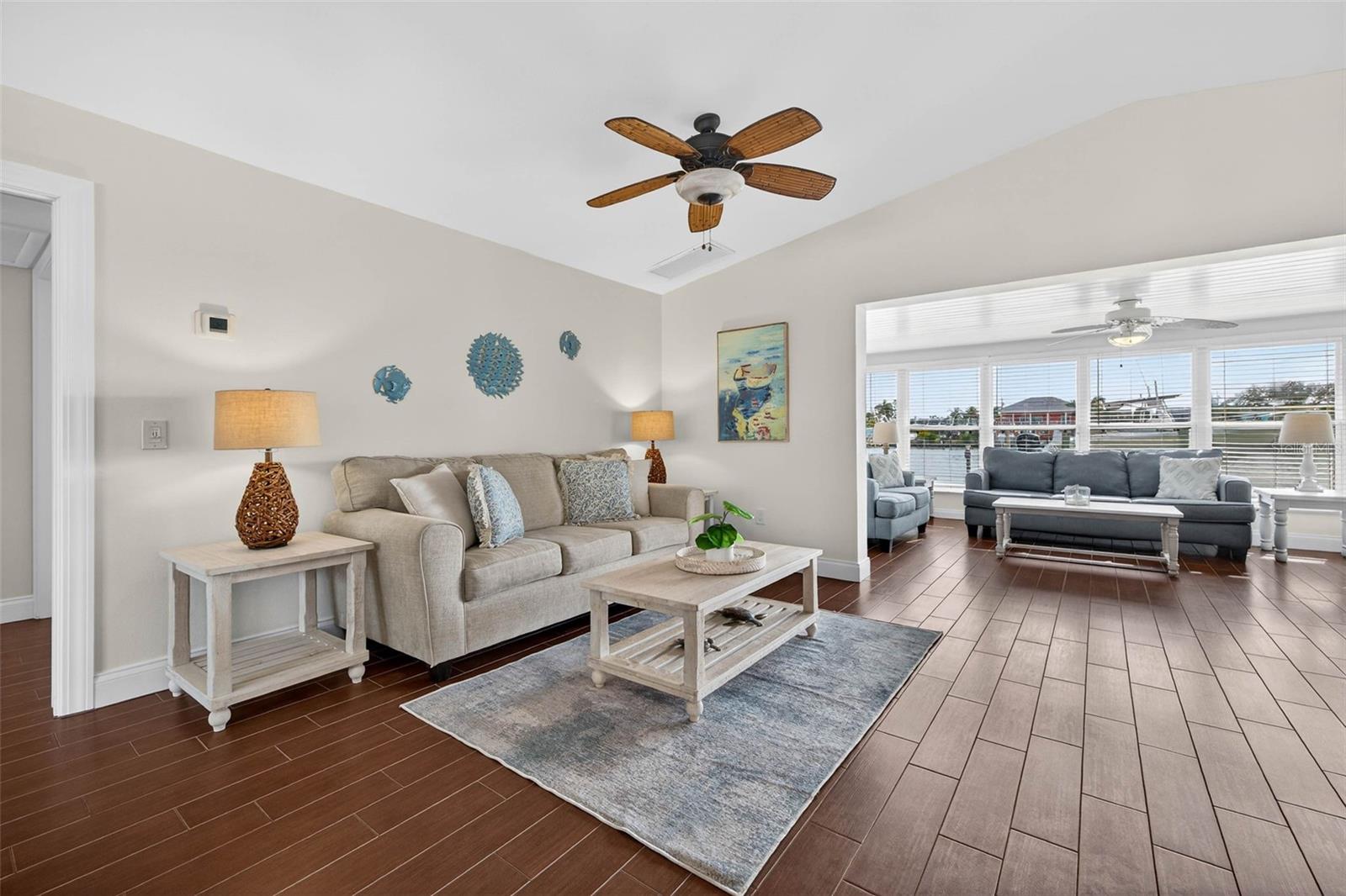 Image 18 of 51 For 333 La Hacienda Drive