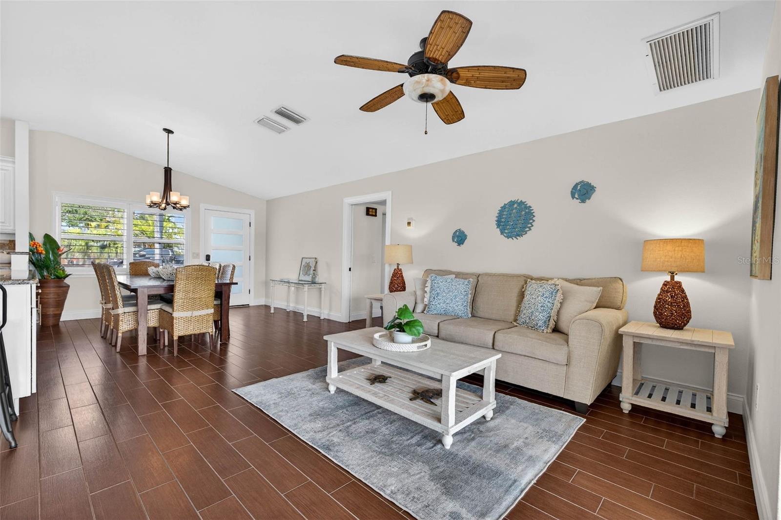 Image 19 of 51 For 333 La Hacienda Drive