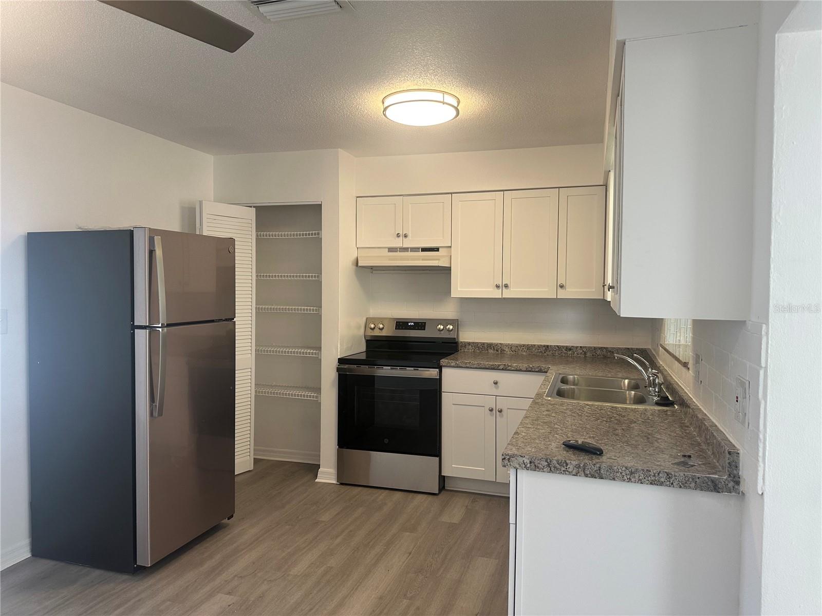 Image 6 of 19 For 2075 Plateau Road