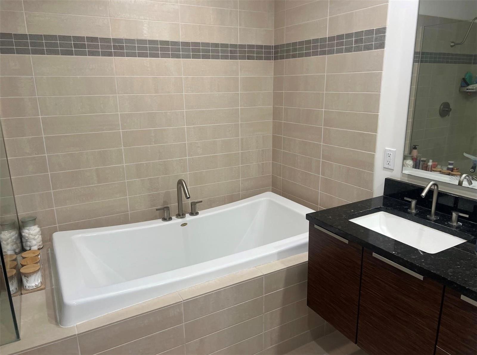 Image 7 of 21 For 145 2nd Avenue S 614