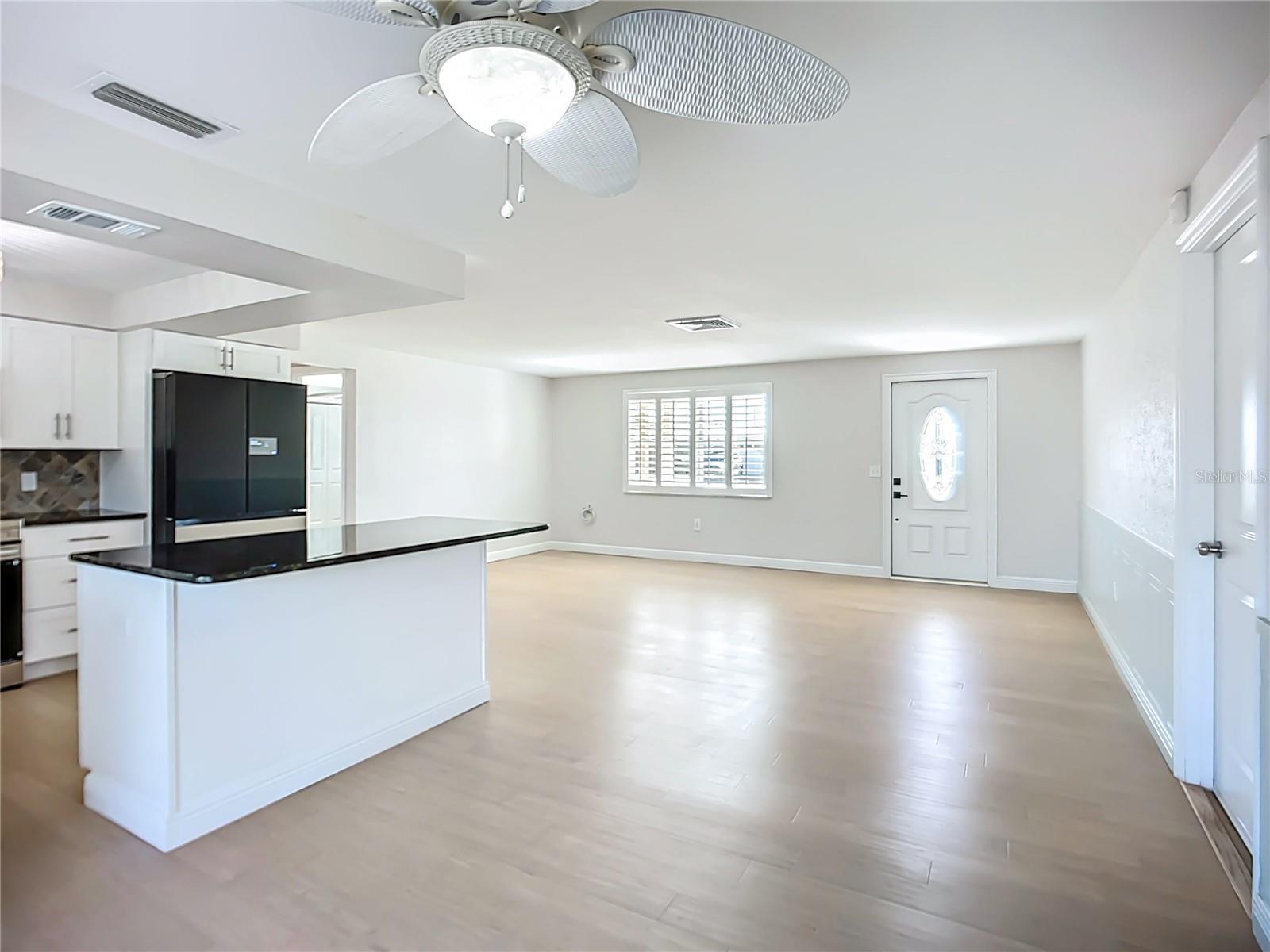 Listing photo id 13 for 607 Emerald Lane