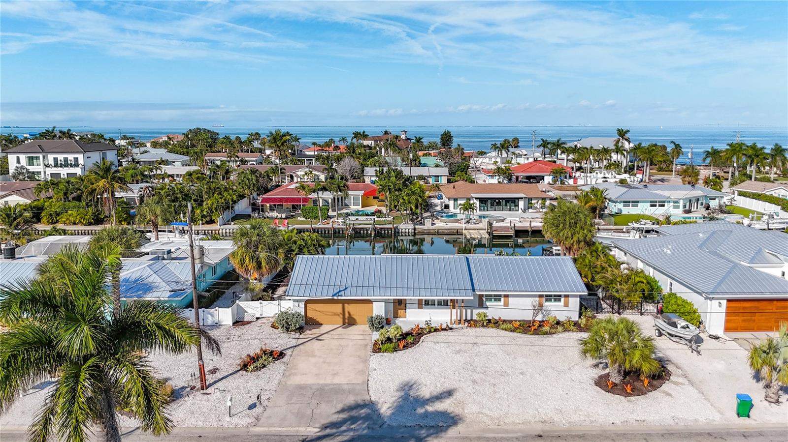 Listing photo id 0 for 607 Emerald Lane