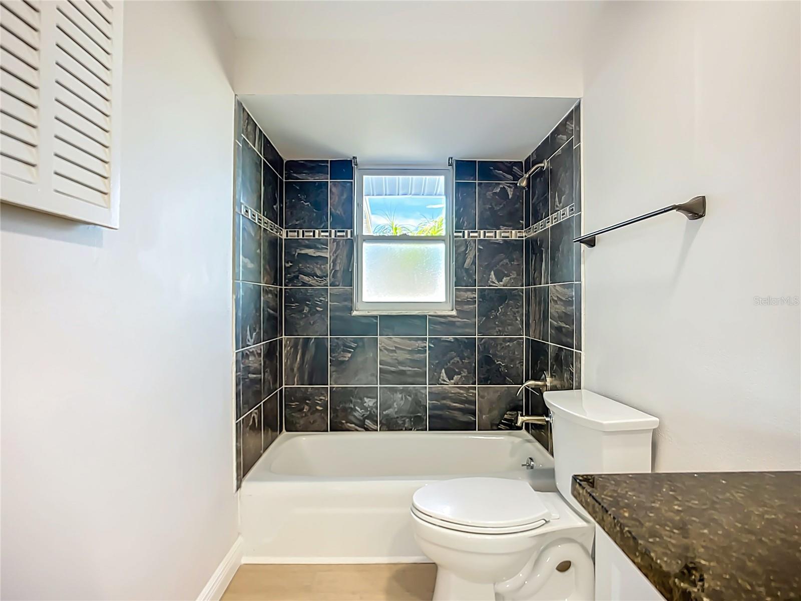 Listing photo id 23 for 607 Emerald Lane