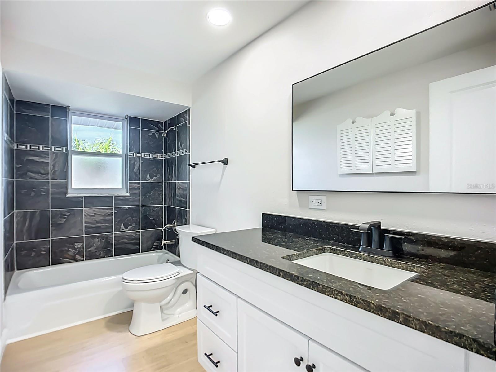 Listing photo id 24 for 607 Emerald Lane