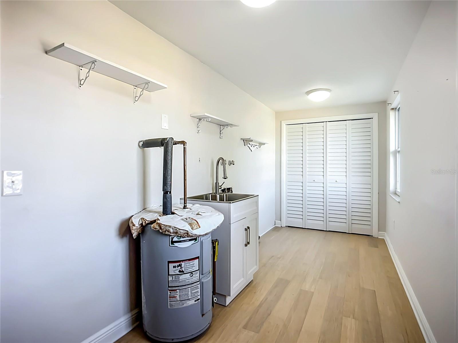 Listing photo id 29 for 607 Emerald Lane