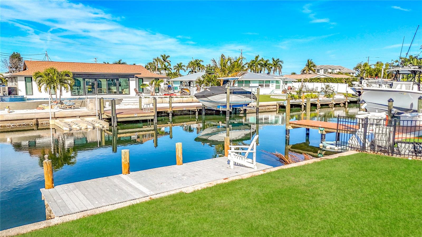 Listing photo id 36 for 607 Emerald Lane