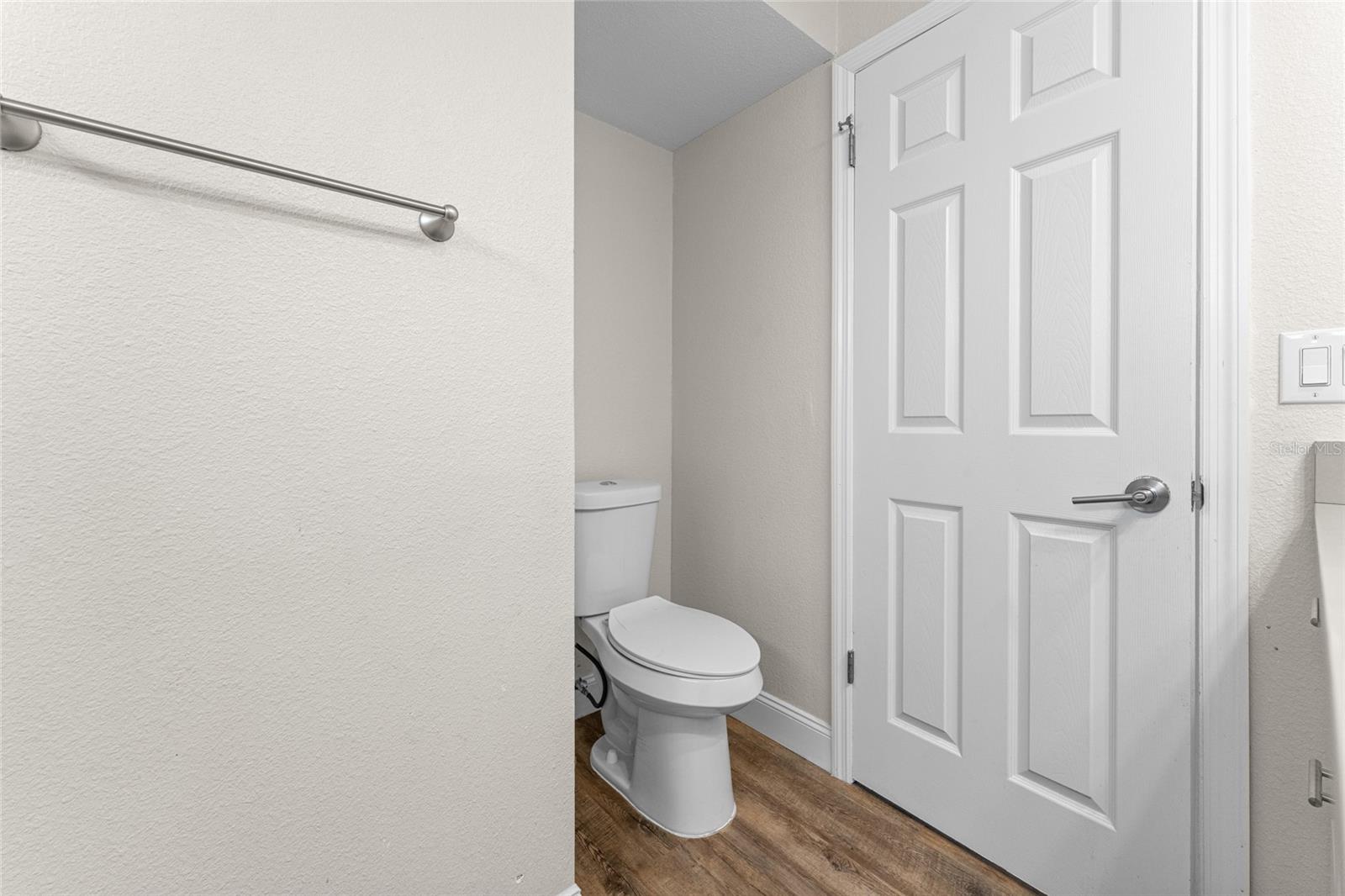 Image 25 of 47 For 1856 Cameo Way