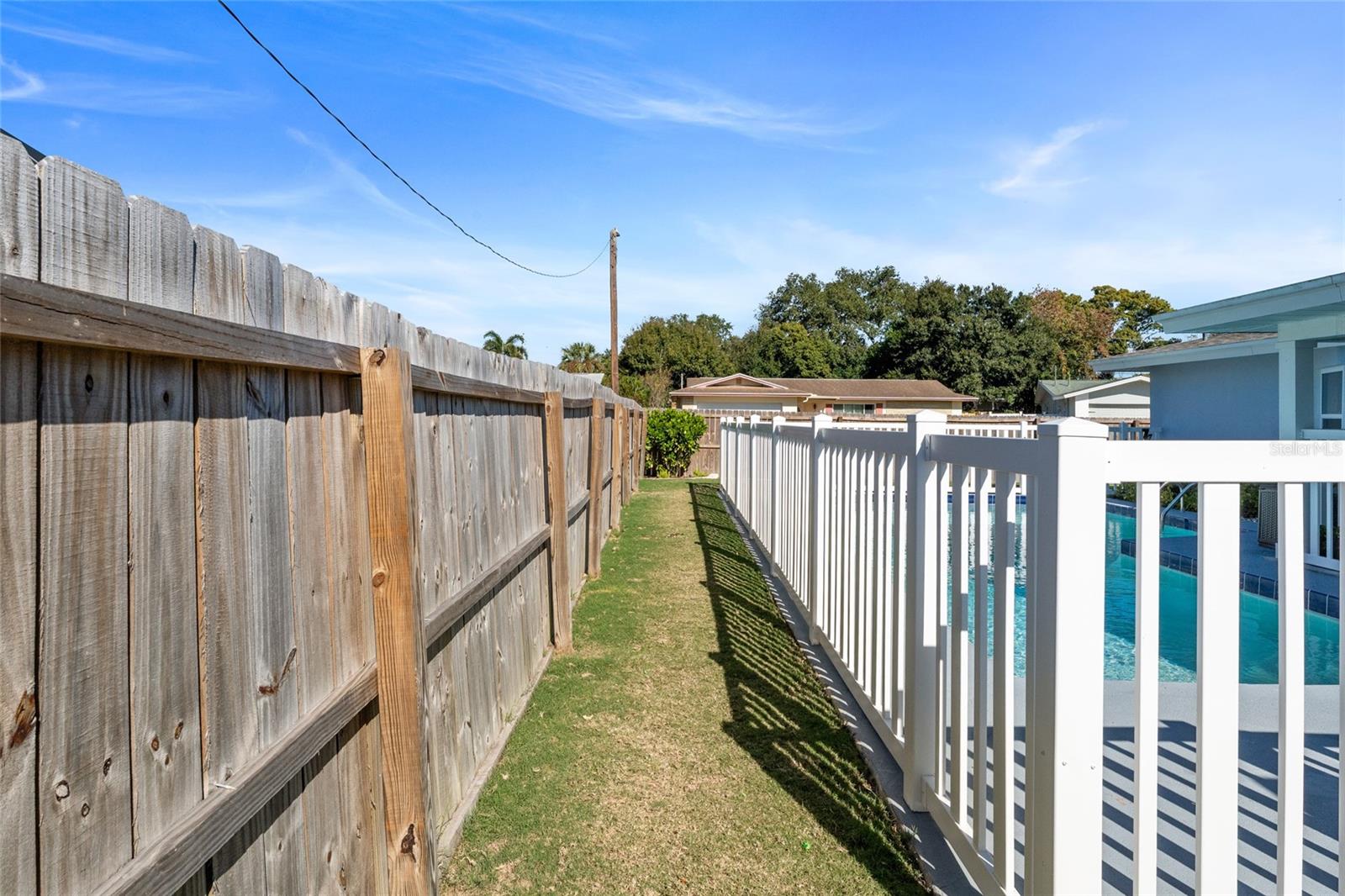 Image 34 of 47 For 1856 Cameo Way