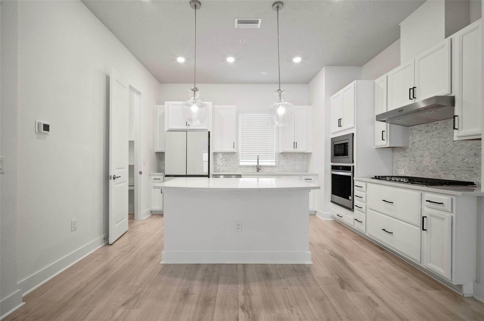 Image 28 of 40 For 2511 Grady Avenue 43