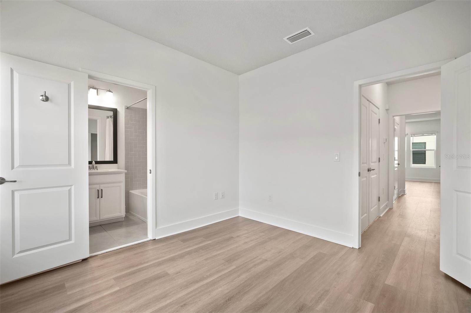 Image 31 of 40 For 2511 Grady Avenue 43