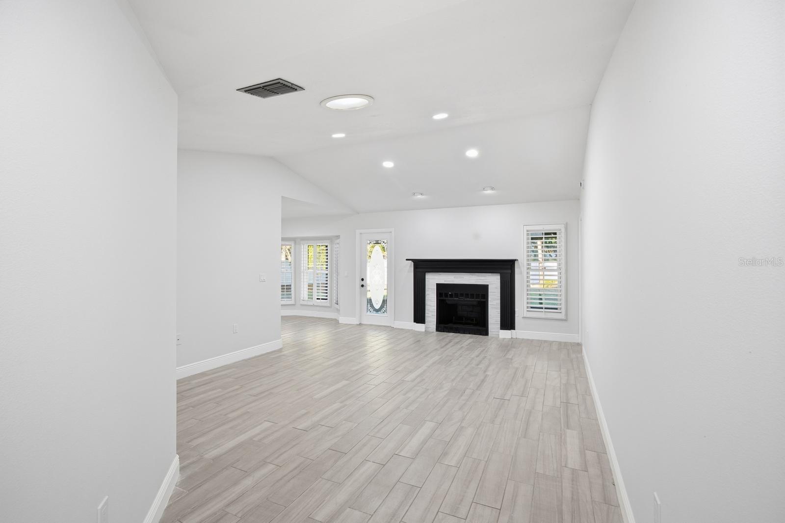 Image 4 of 23 For 858 Concord Lane