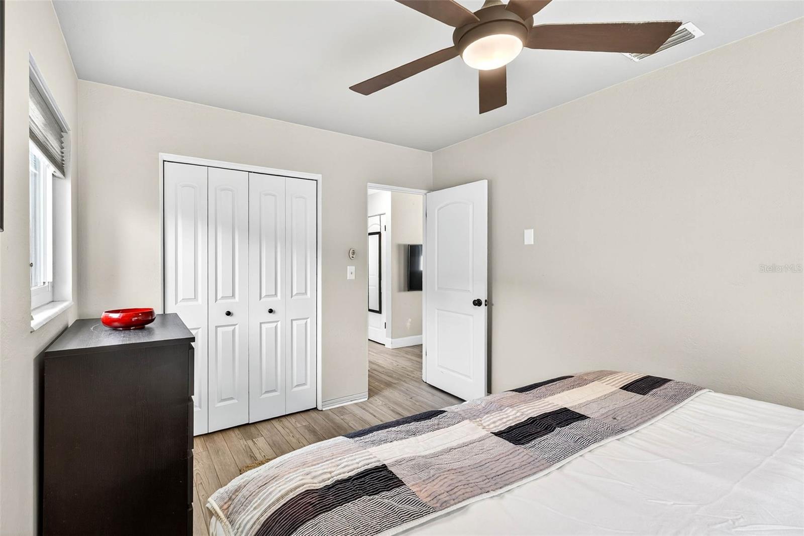 Image 11 of 32 For 5519 Commonwealth Avenue N