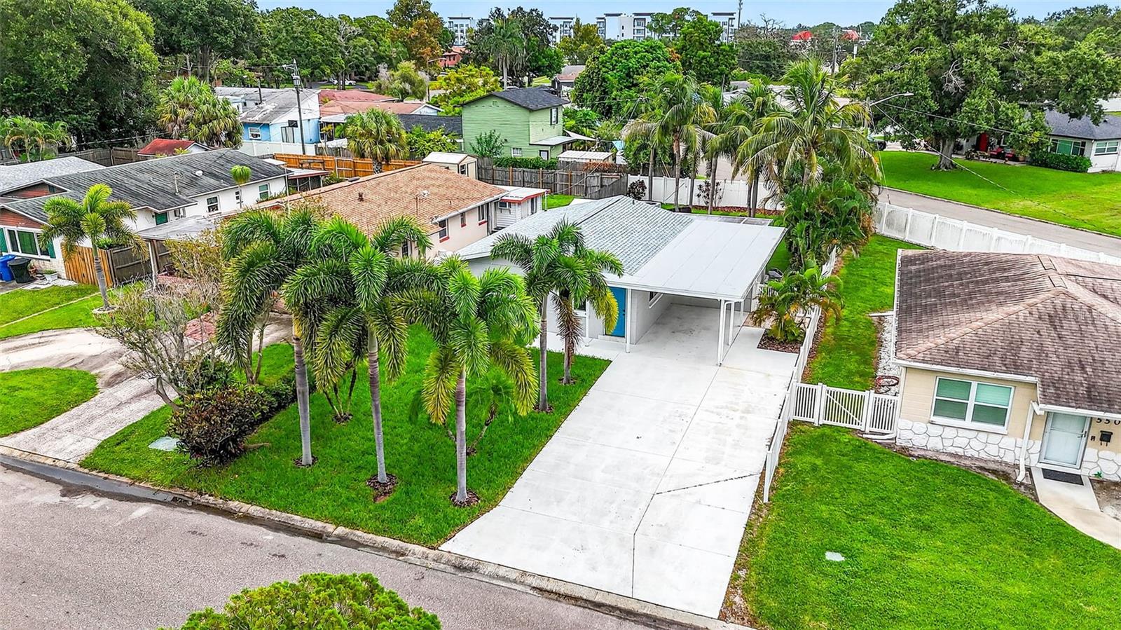 Image 2 of 32 For 5519 Commonwealth Avenue N