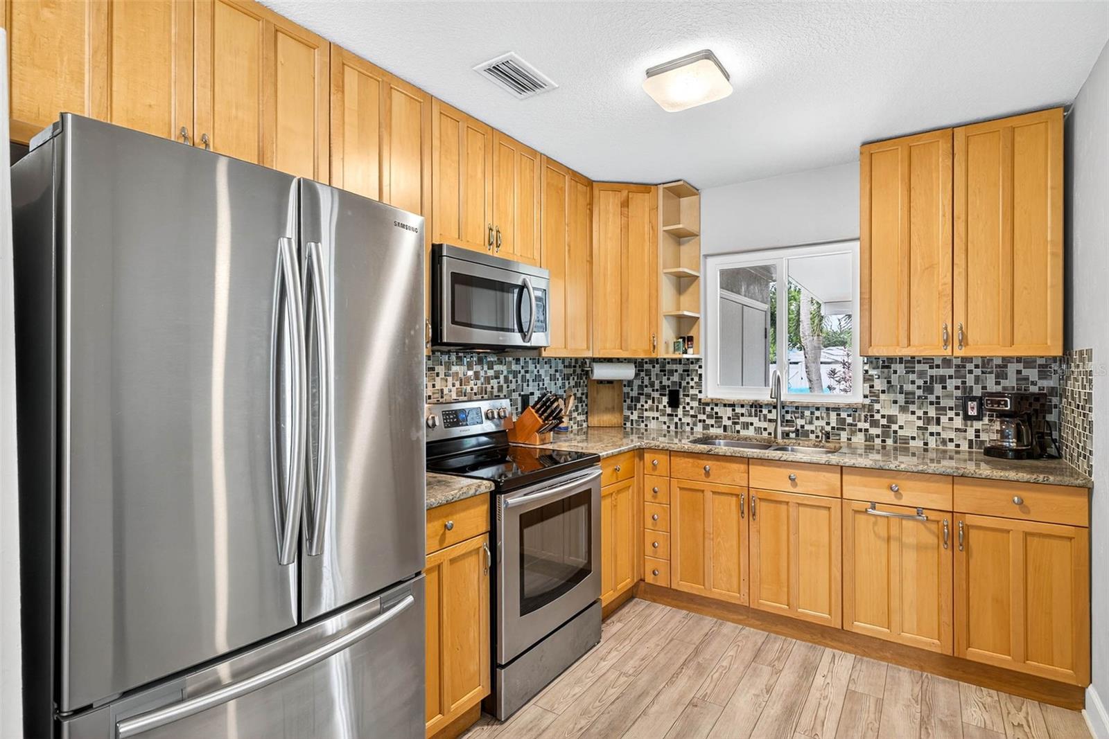 Image 4 of 32 For 5519 Commonwealth Avenue N