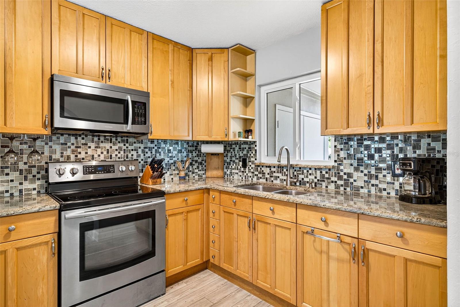 Image 5 of 32 For 5519 Commonwealth Avenue N