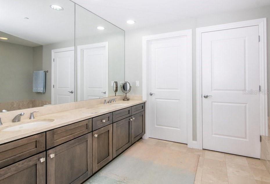 Image 14 of 52 For 450 Knights Run Avenue 503