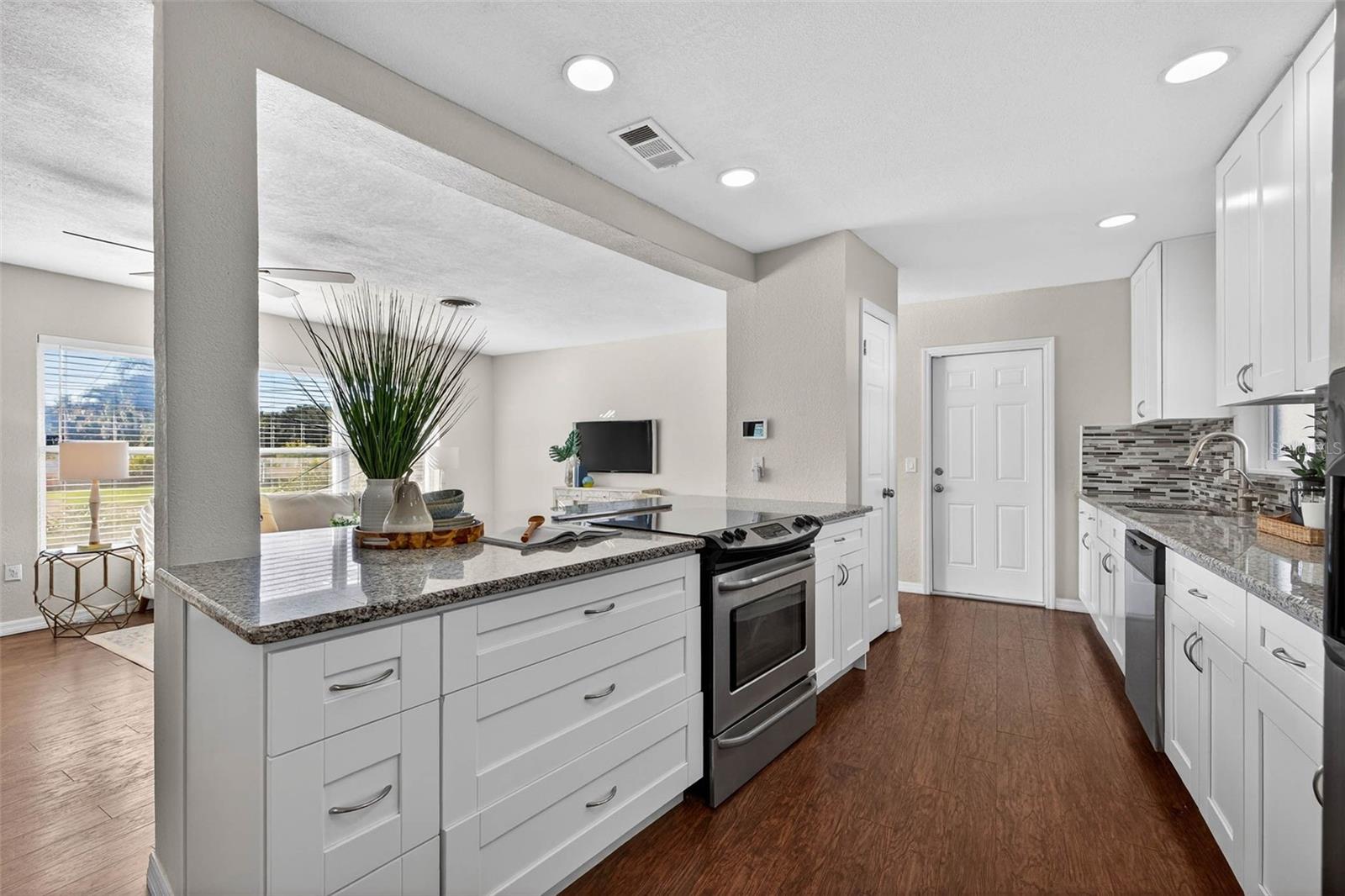 Image 9 of 36 For 1800 Magnolia Drive