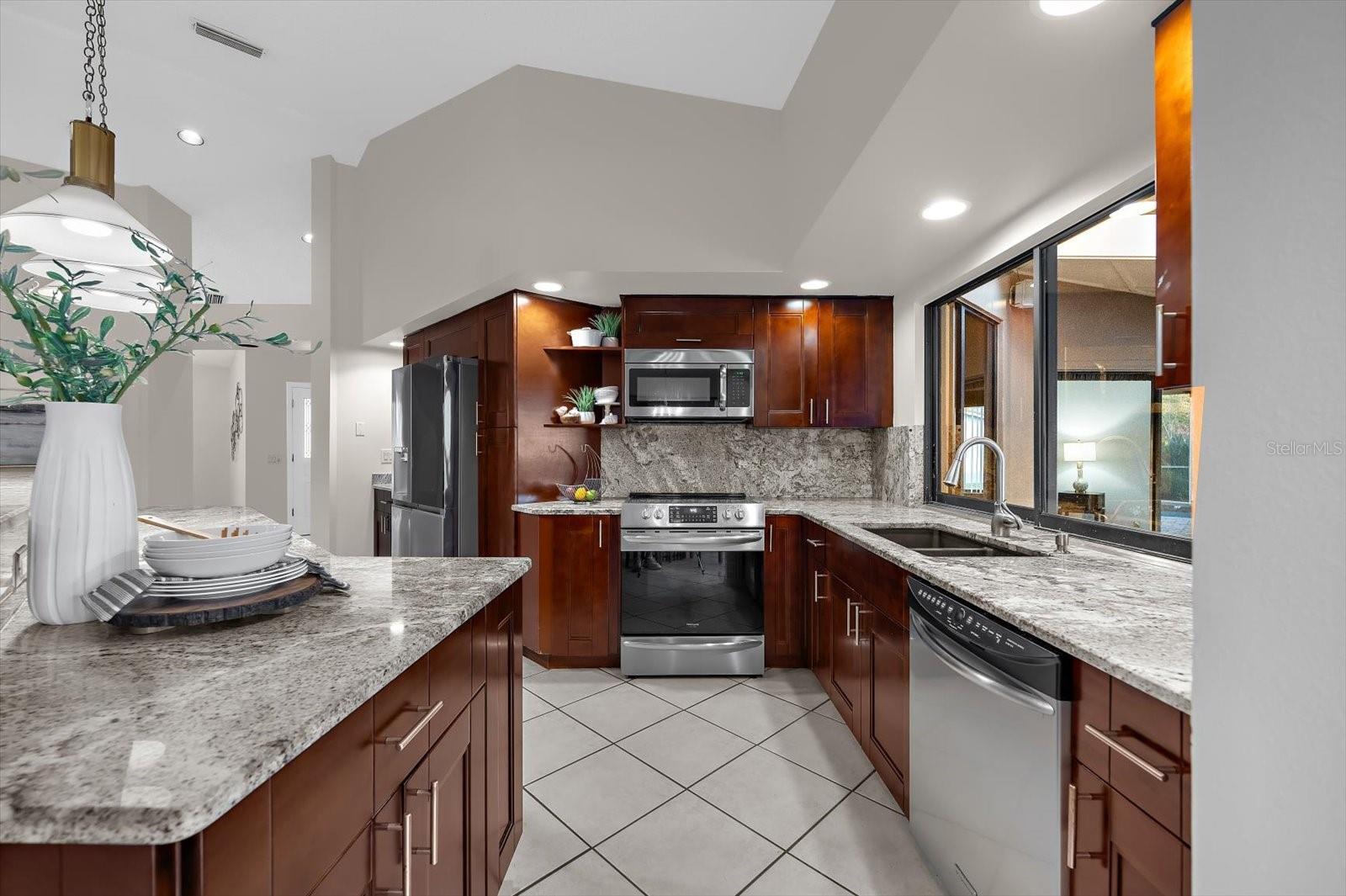 Listing photo id 9 for 2309 Landing Way