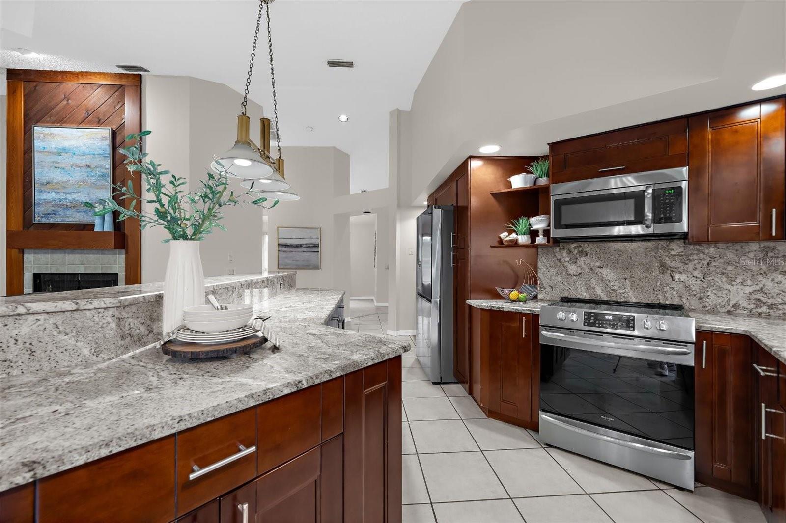 Listing photo id 10 for 2309 Landing Way