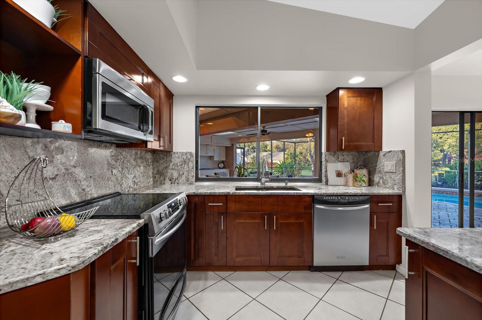 Listing photo id 11 for 2309 Landing Way