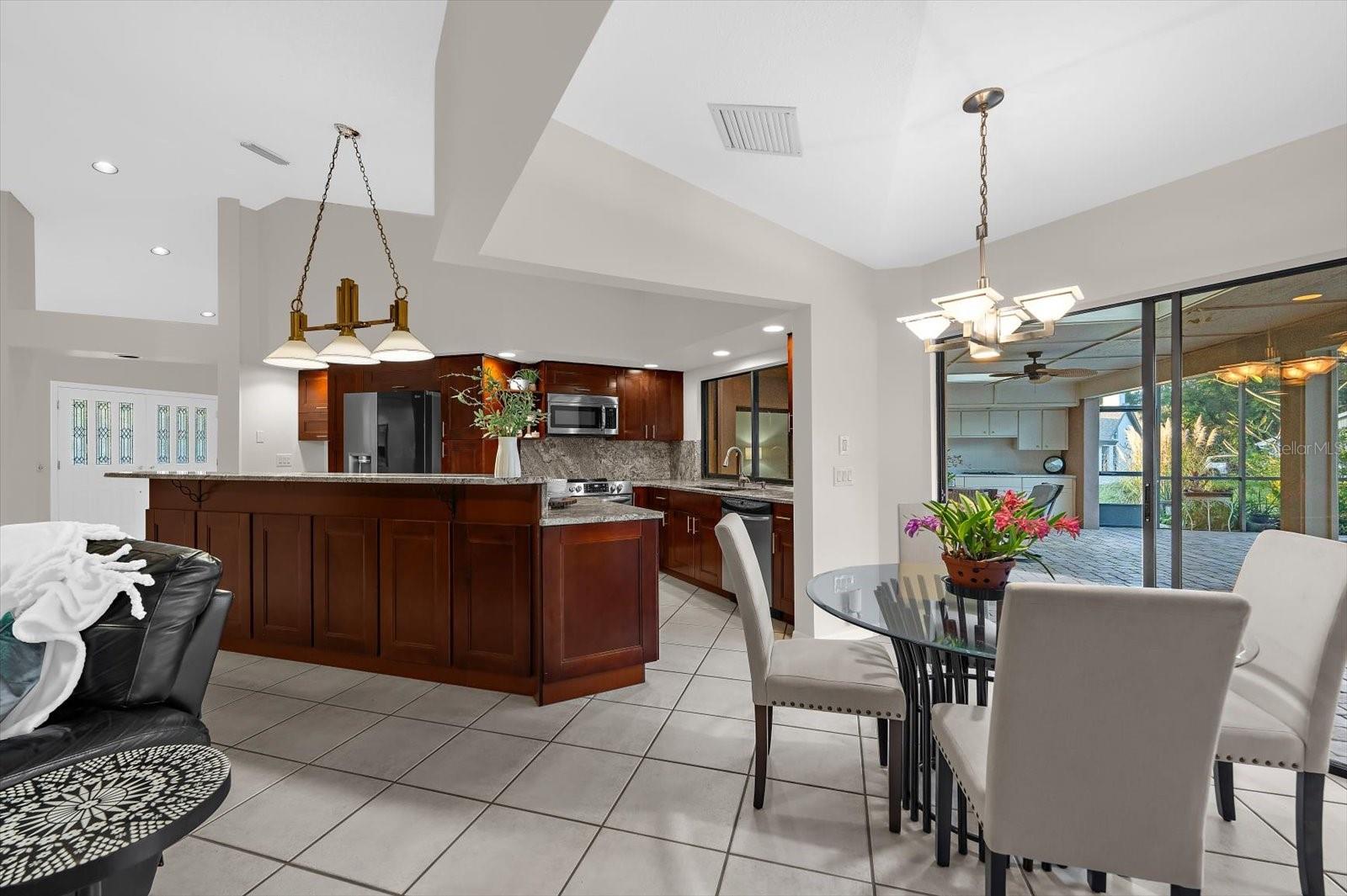 Listing photo id 13 for 2309 Landing Way