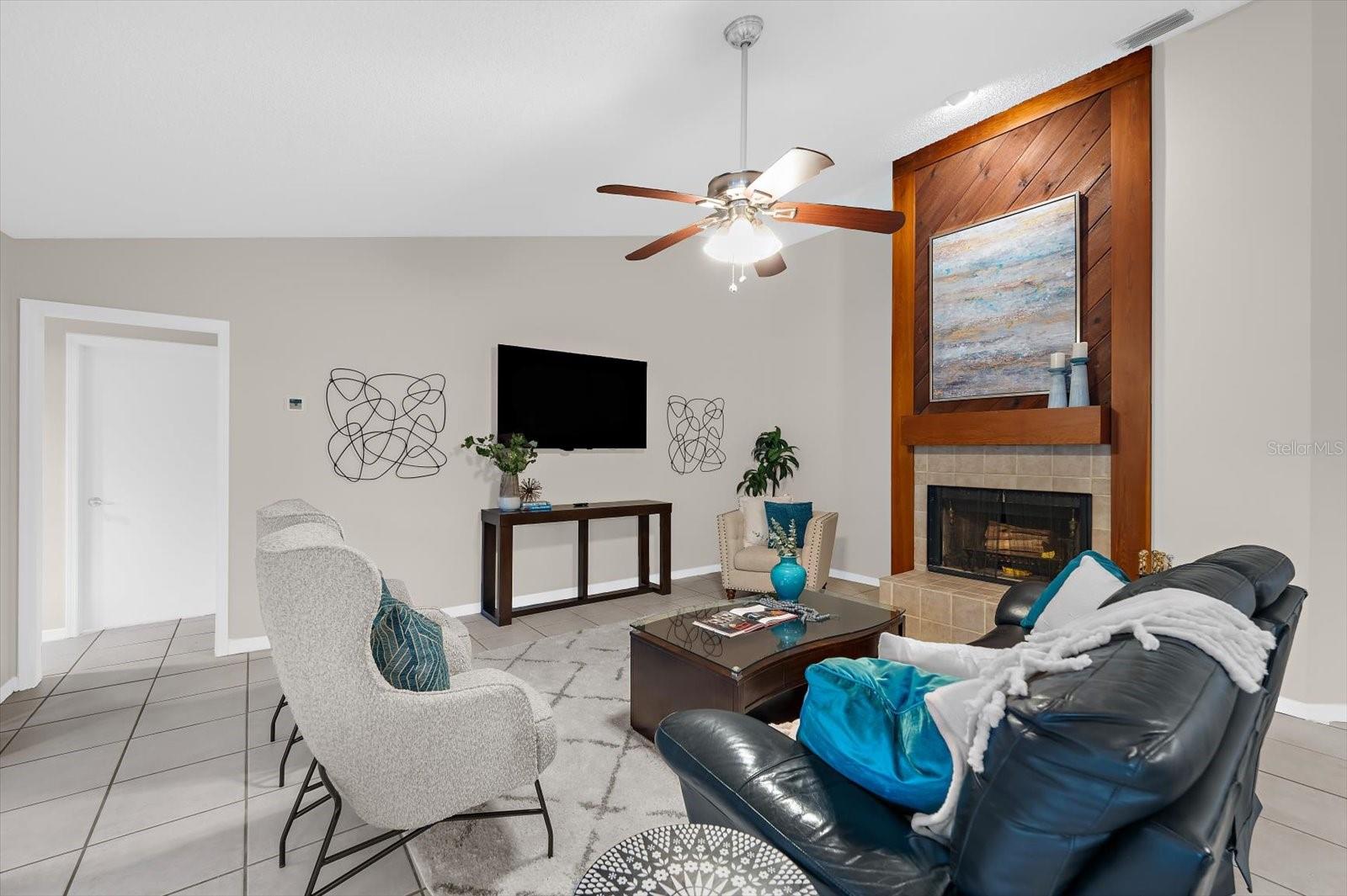 Listing photo id 16 for 2309 Landing Way