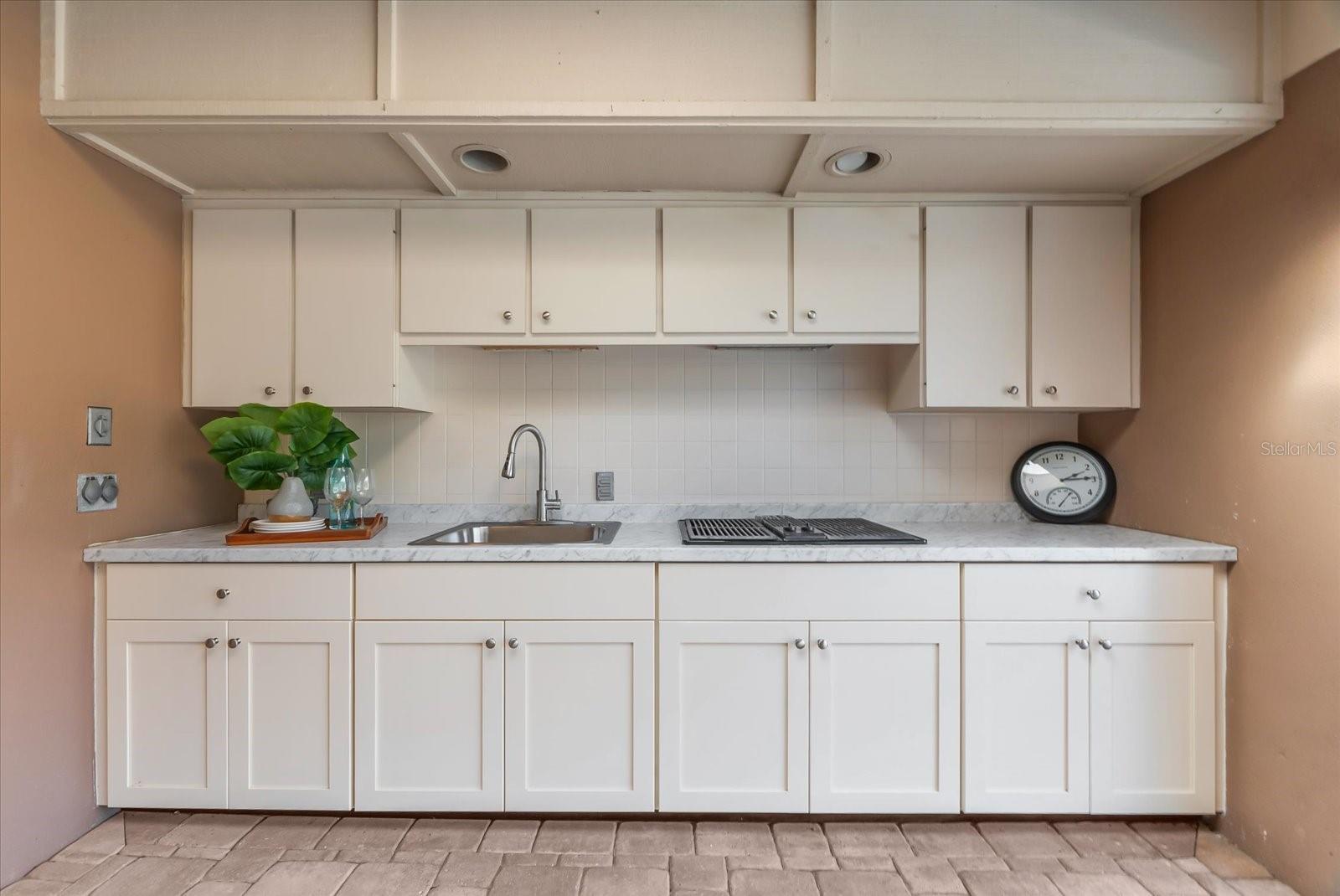 Listing photo id 38 for 2309 Landing Way