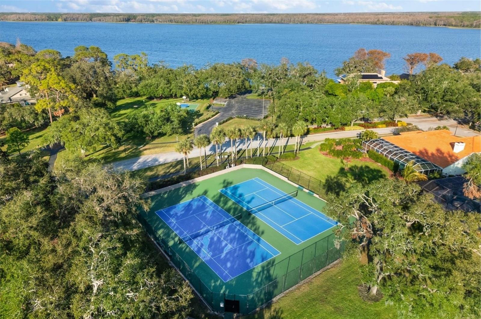 Listing photo id 53 for 2309 Landing Way