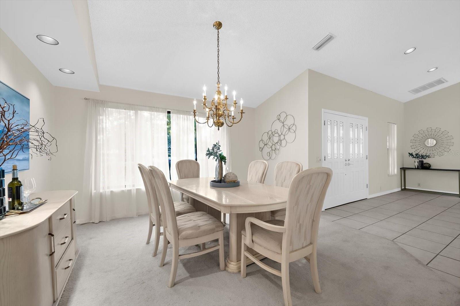 Listing photo id 5 for 2309 Landing Way