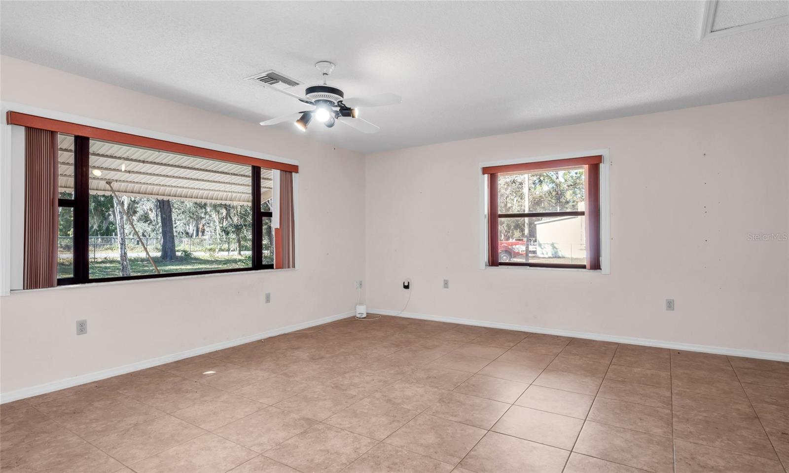 Image 3 of 38 For 10960 Echo Loop