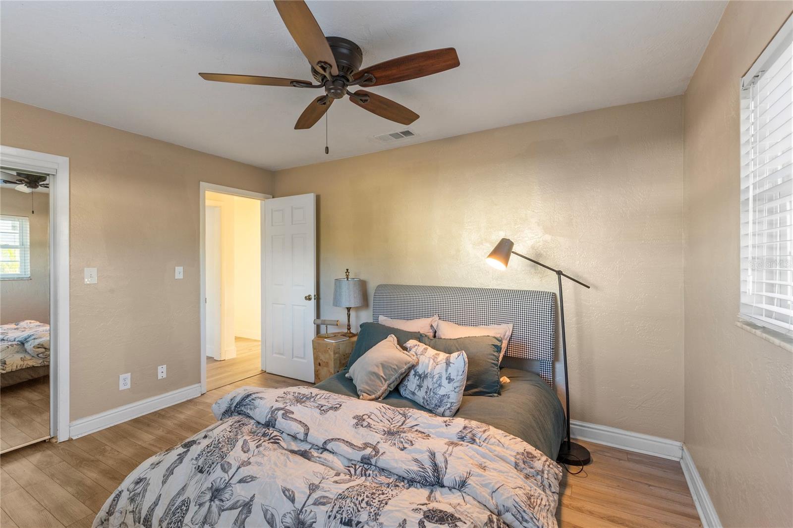 Image 5 of 49 For 226 75th Street N