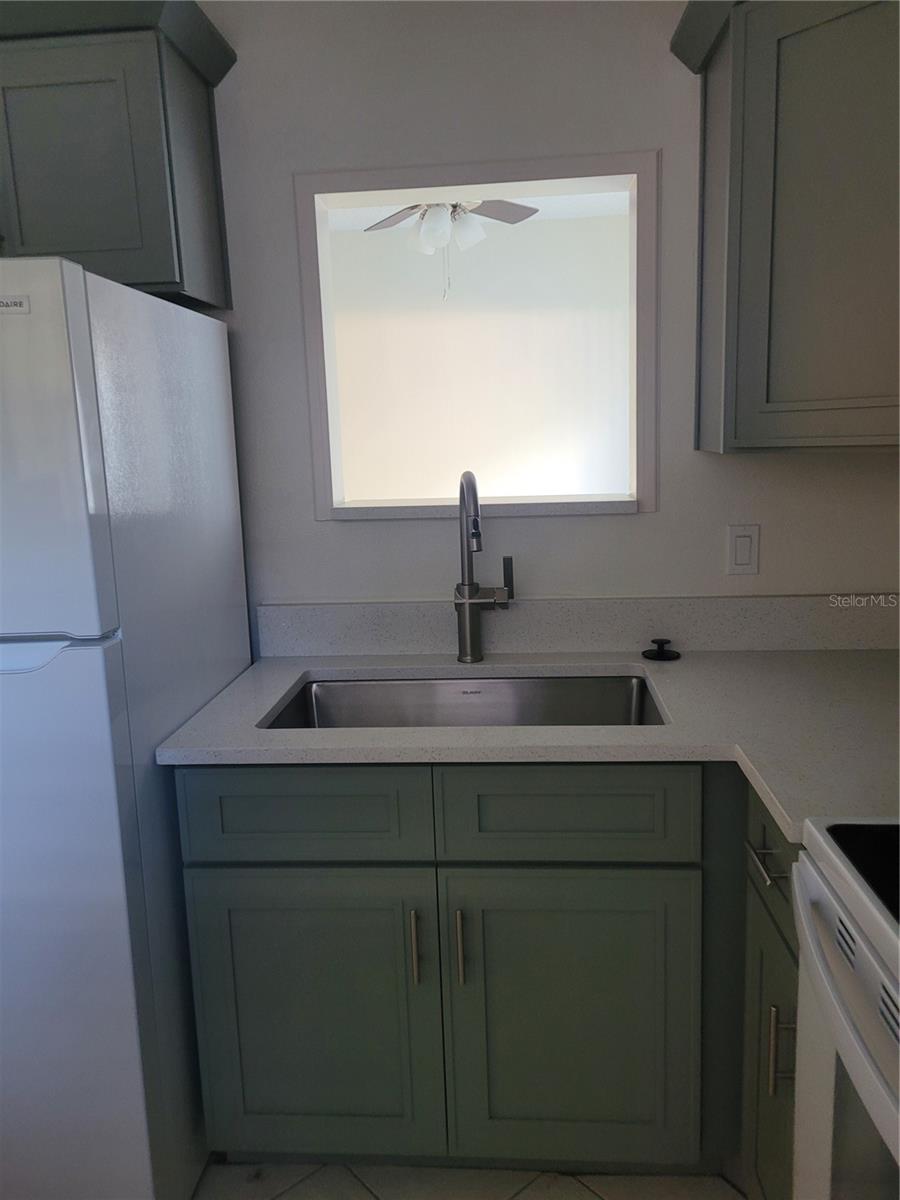 Image 5 of 18 For 10485 Carrollbrook Circle 120