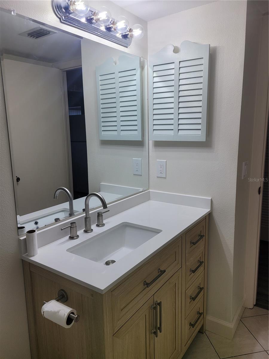 Image 9 of 18 For 10485 Carrollbrook Circle 120