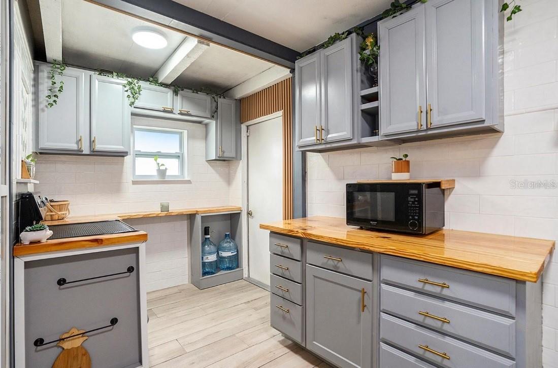 Image 10 of 30 For 15906 Country Farm Place