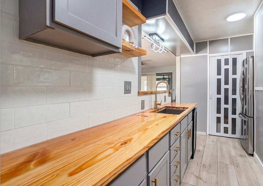 Image 12 of 30 For 15906 Country Farm Place