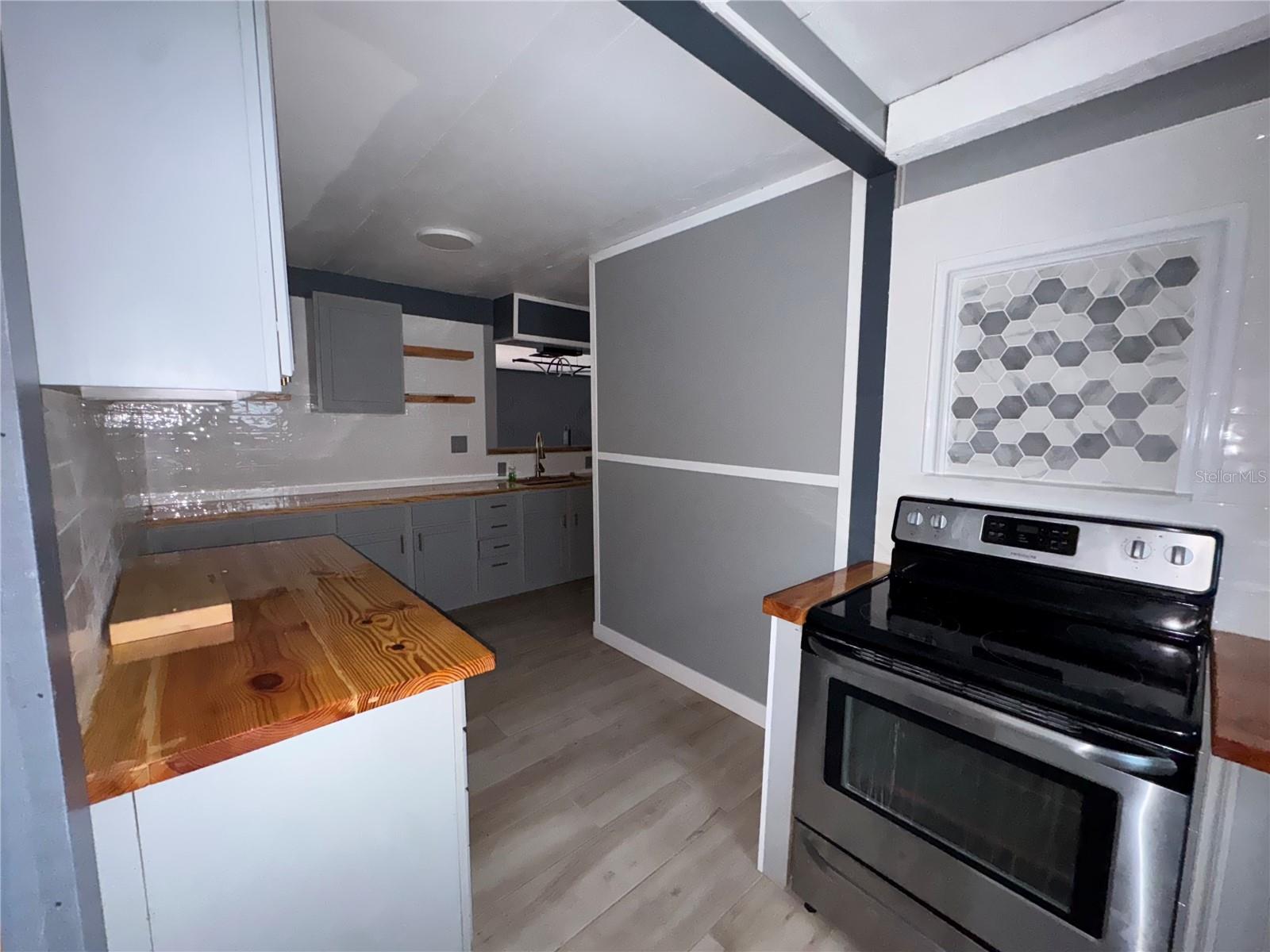 Image 13 of 30 For 15906 Country Farm Place