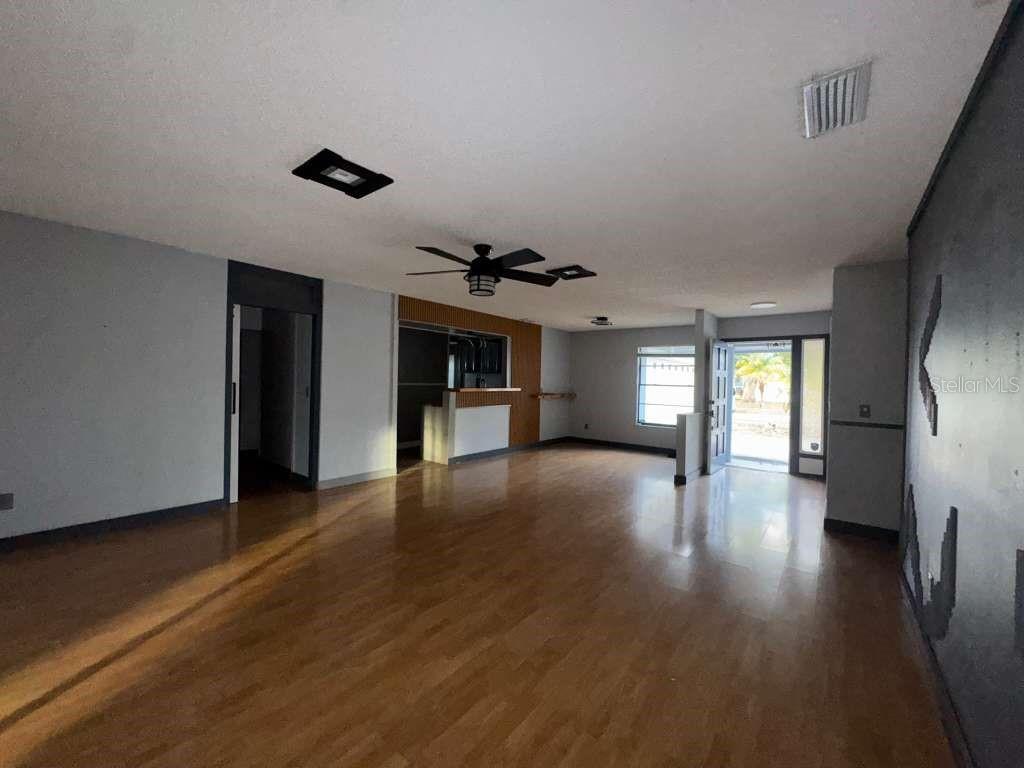 Image 5 of 30 For 15906 Country Farm Place