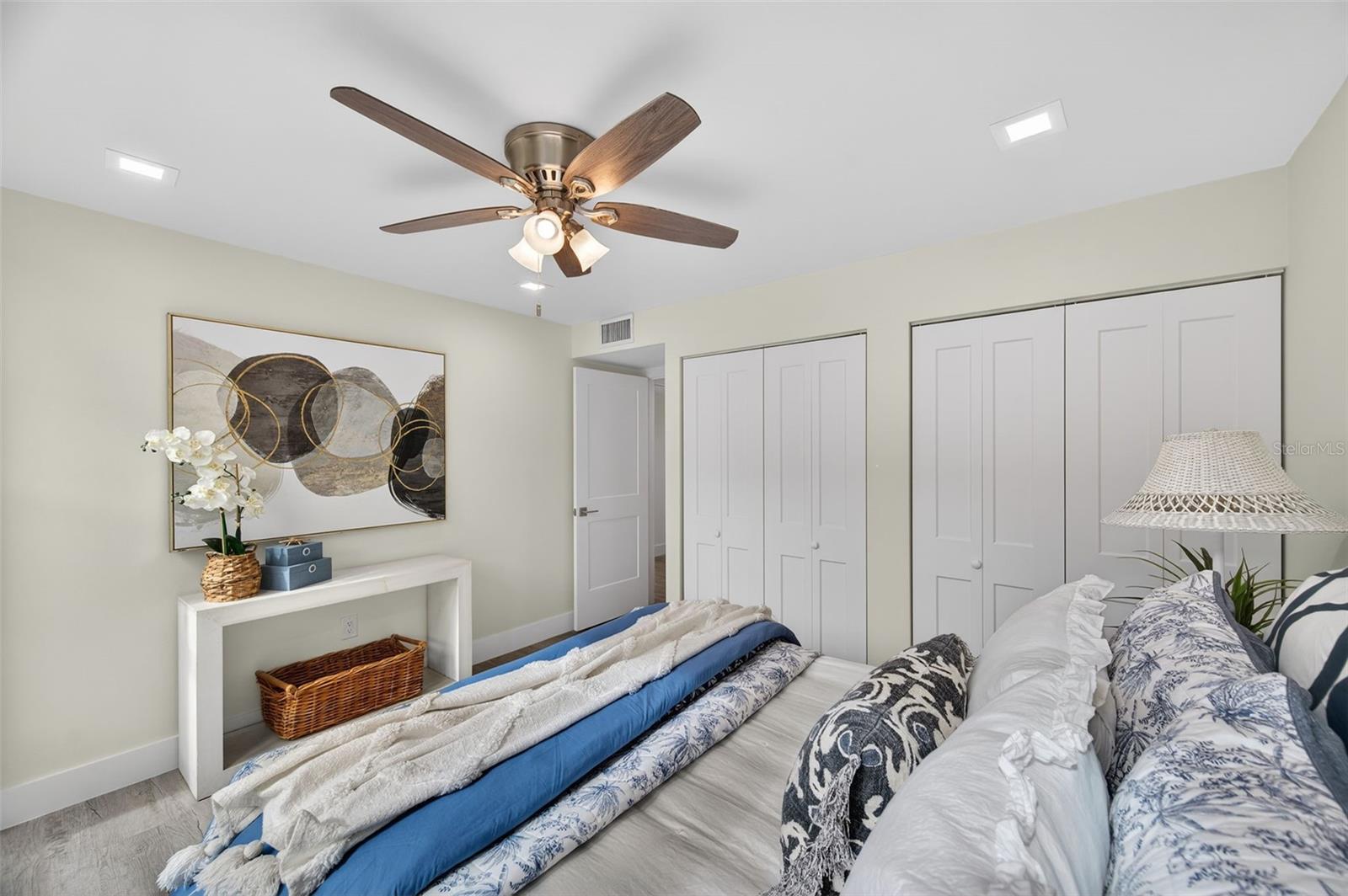 Image 10 of 42 For 19701 Gulf Boulevard 120