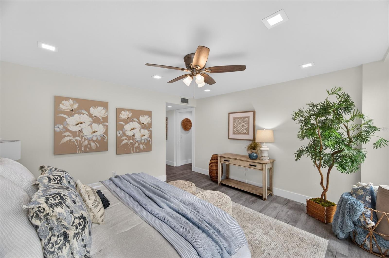 Image 16 of 42 For 19701 Gulf Boulevard 120