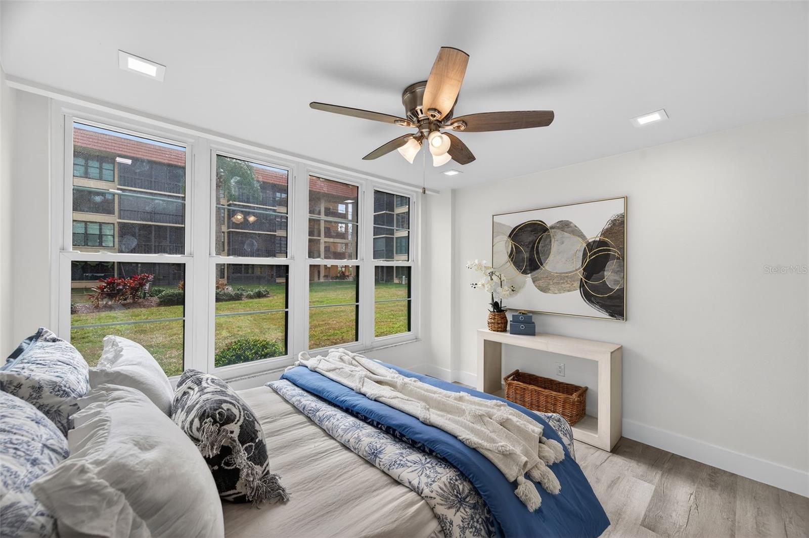 Image 27 of 42 For 19701 Gulf Boulevard 120