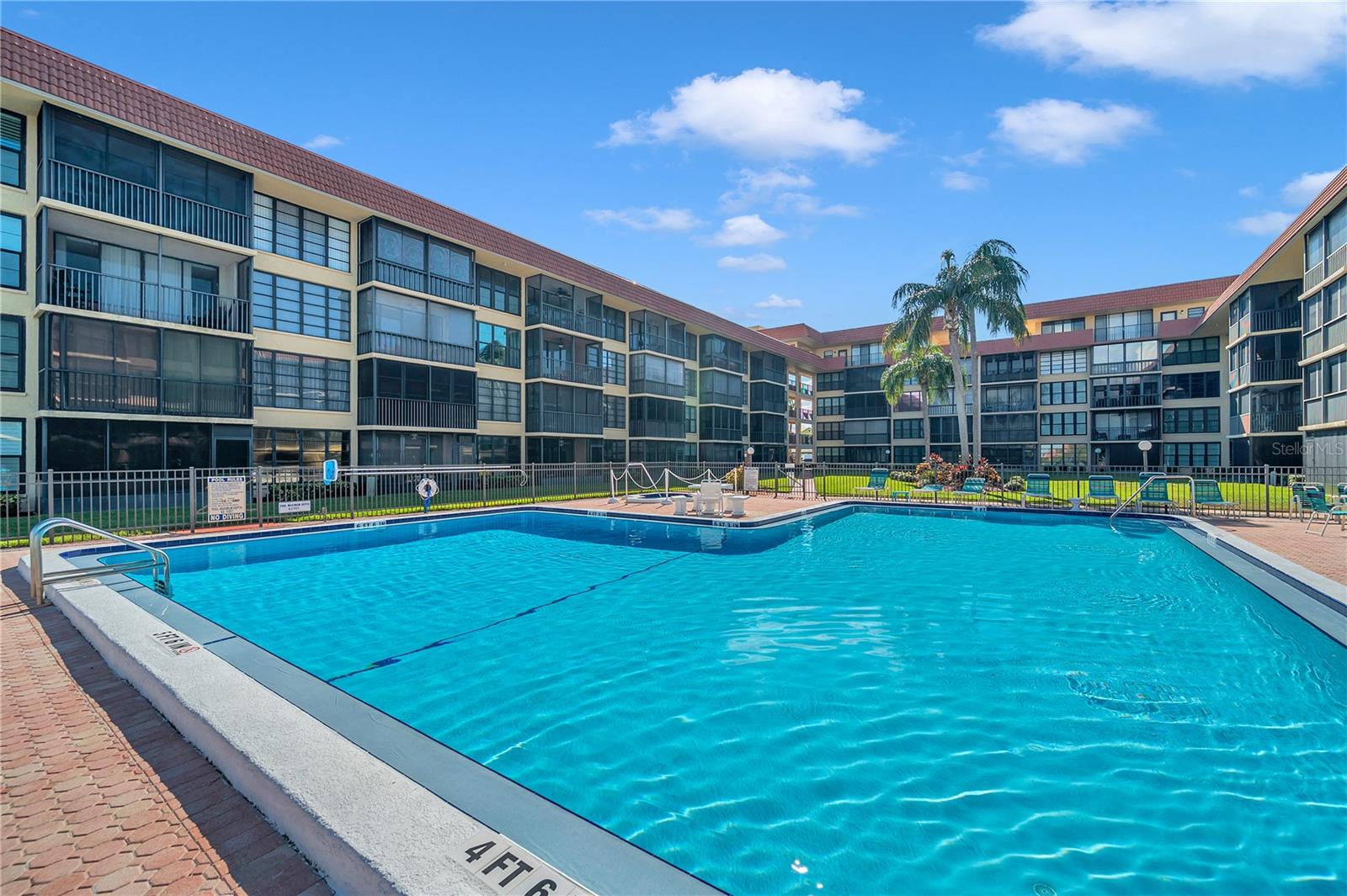 Image 32 of 42 For 19701 Gulf Boulevard 120