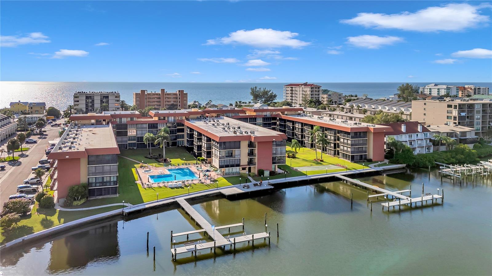 Image 37 of 42 For 19701 Gulf Boulevard 120