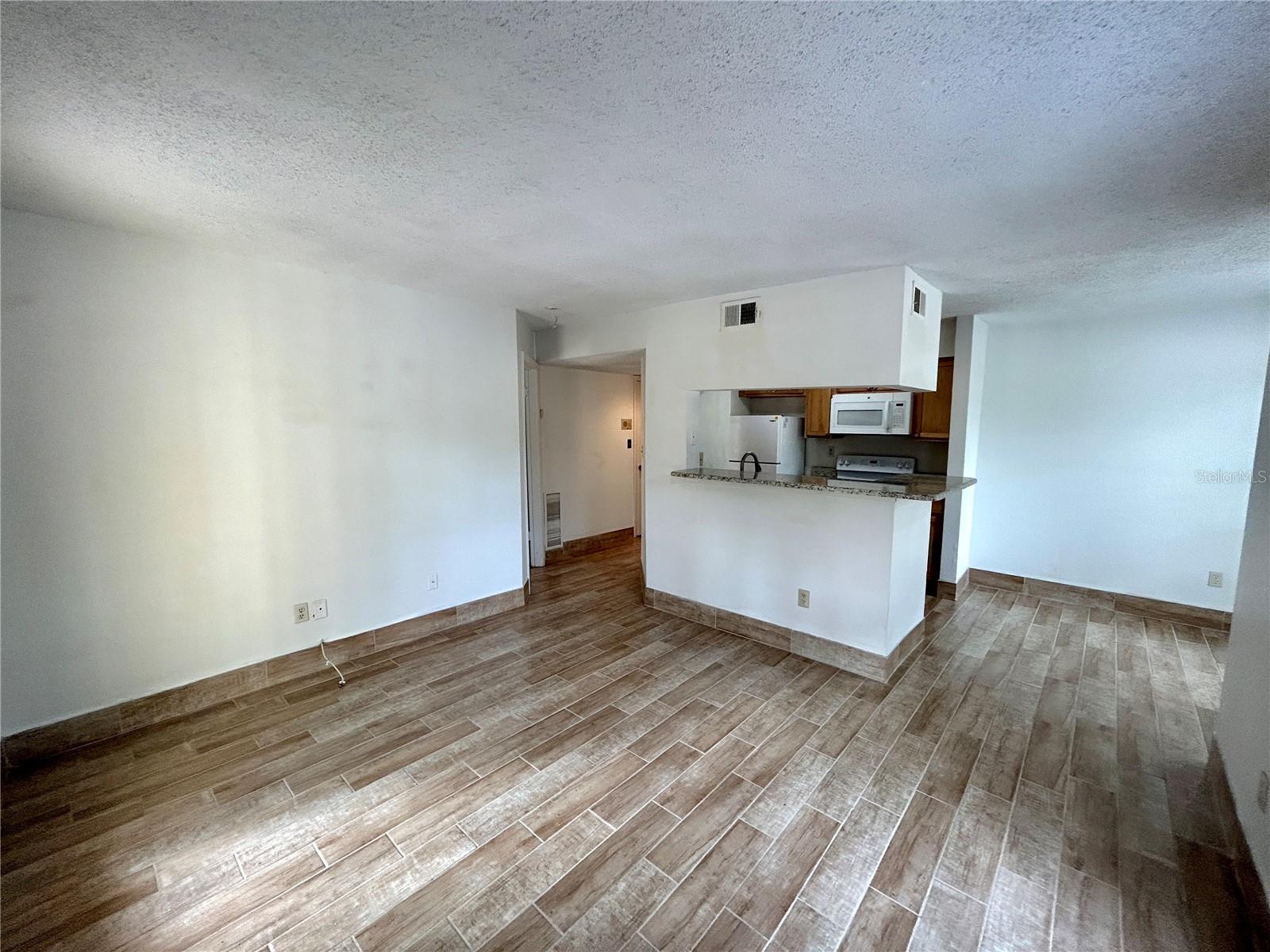 Image 9 of 17 For 8758 Mallard Reserve Drive 102