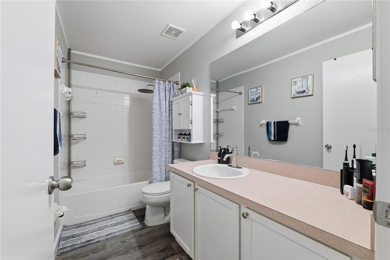 Image 16 of 50 For 429 Kensington Lake Circle