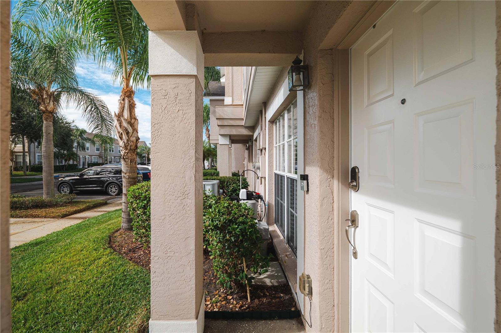 Image 3 of 50 For 429 Kensington Lake Circle