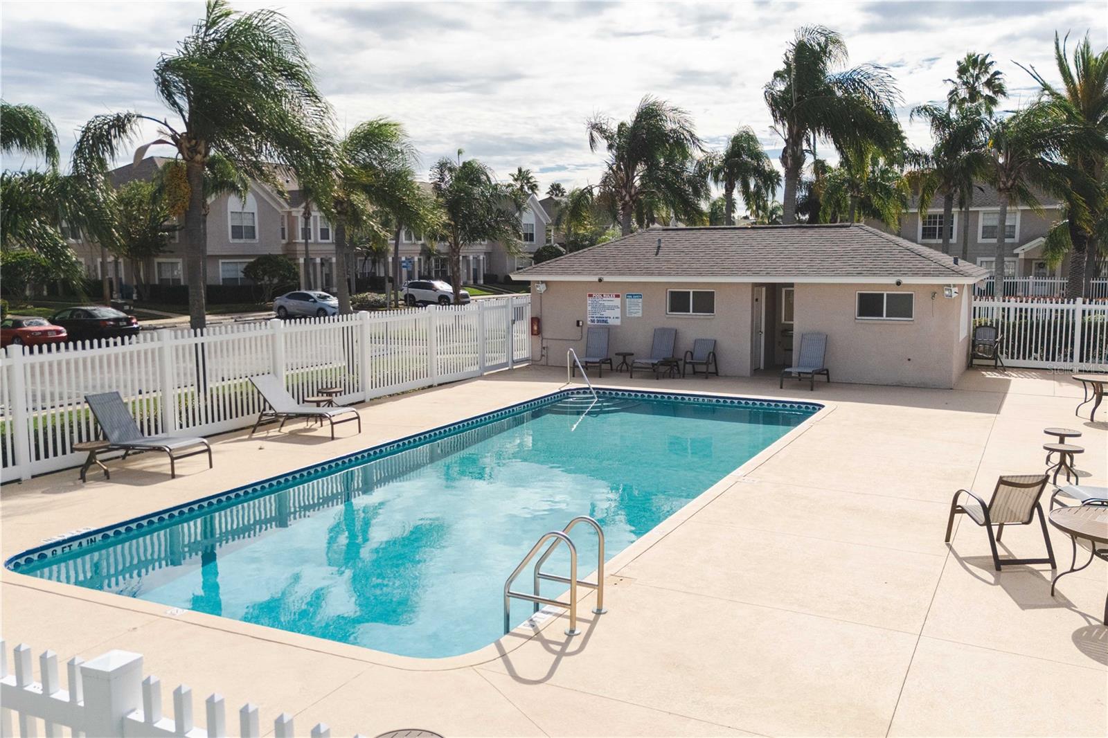 Image 31 of 50 For 429 Kensington Lake Circle