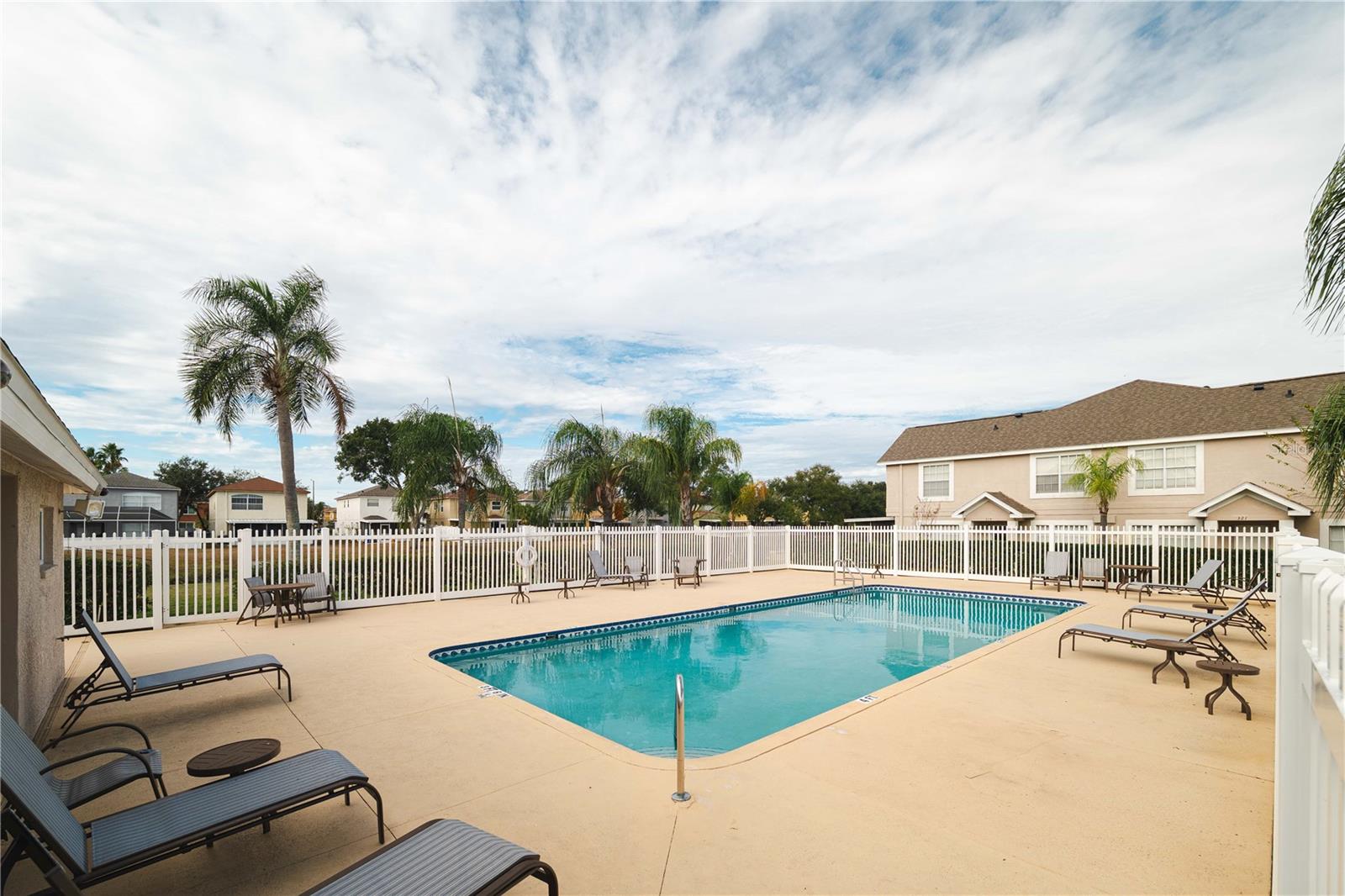 Image 32 of 50 For 429 Kensington Lake Circle