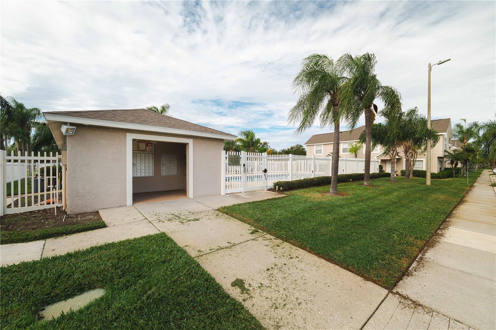 Image 33 of 50 For 429 Kensington Lake Circle